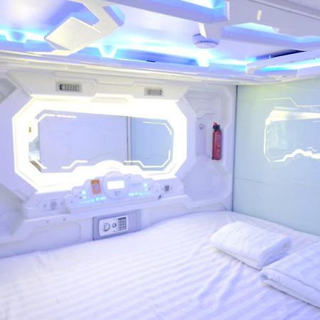 Capsule Riverside Хошимін Екстер'єр фото
