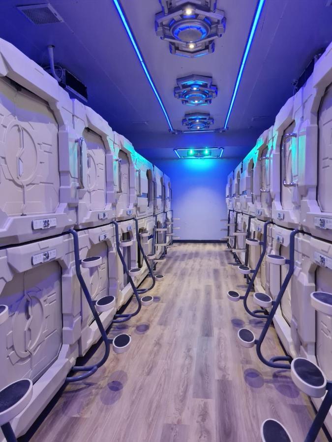 Capsule Riverside Хошимін Екстер'єр фото